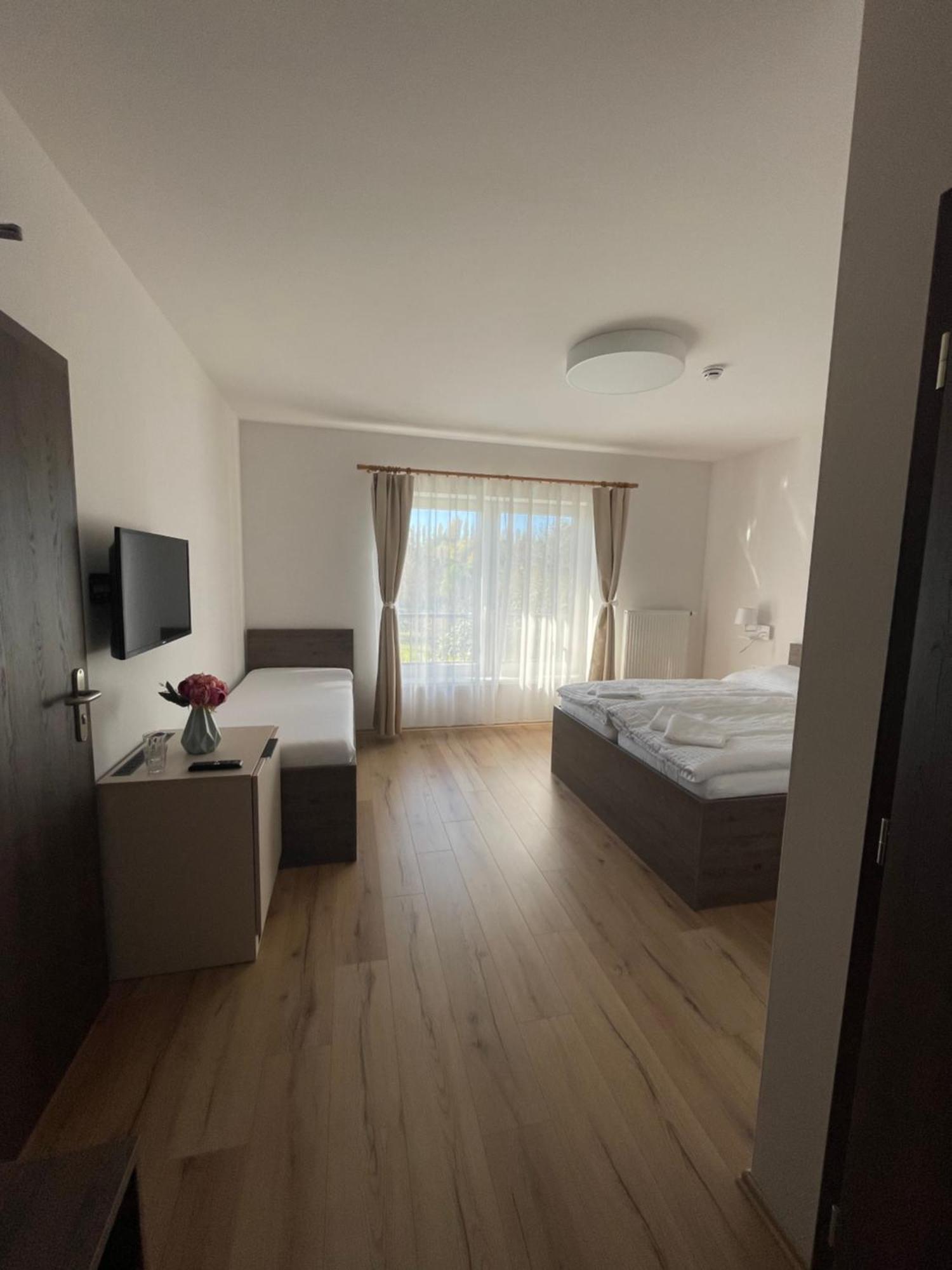 Zafir Hotell Dunajská Streda Eksteriør bilde